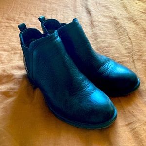 Sofft black leather boots with cushioned footbed